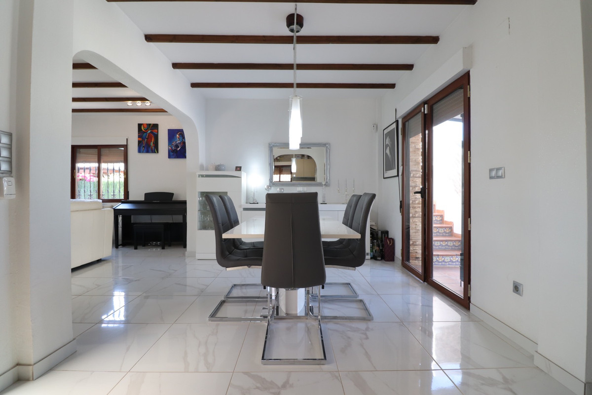 Se vende Villa - Chalet de 3 dormitorios en Costa Blanca, Alicante, España