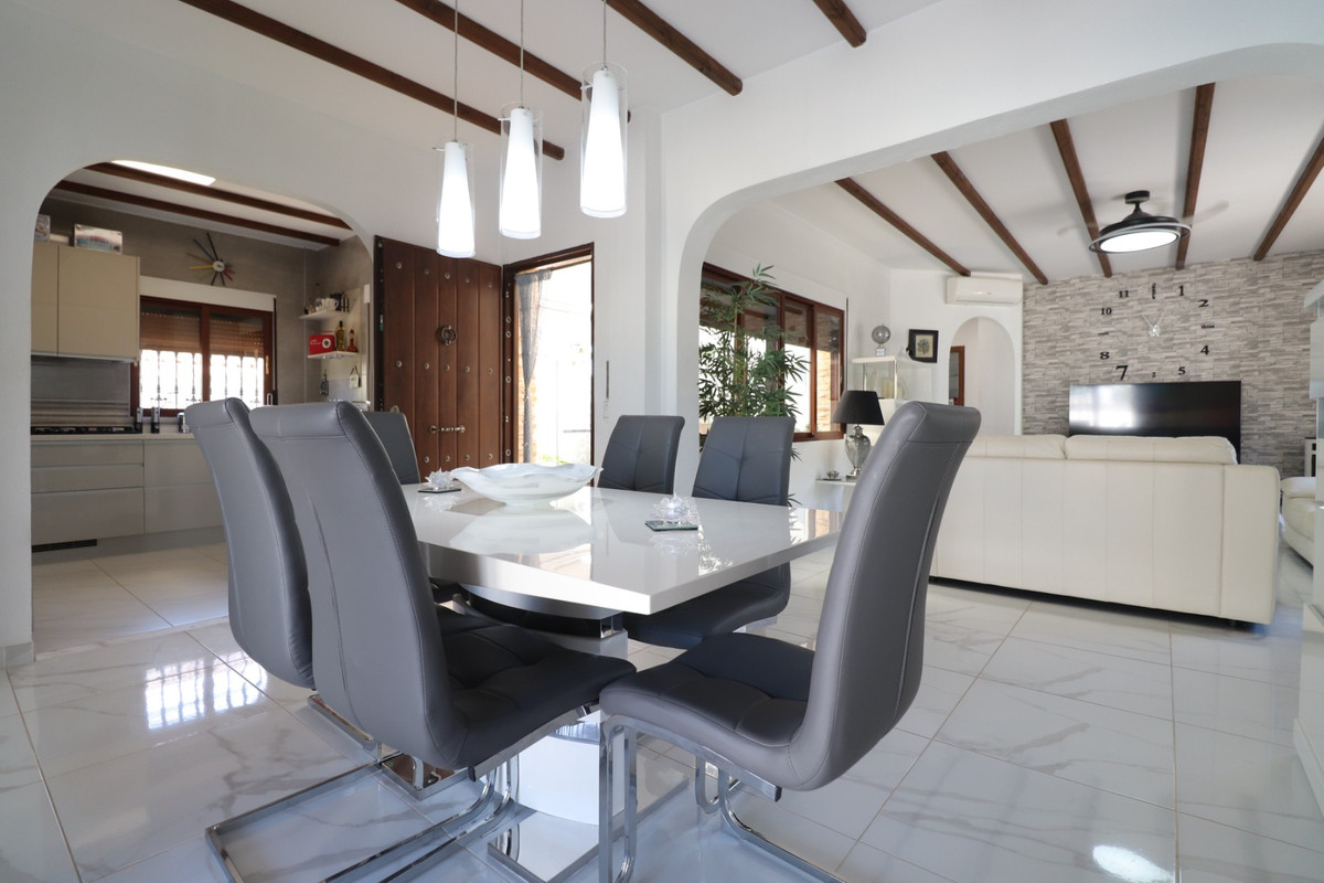 Se vende Villa - Chalet de 3 dormitorios en Costa Blanca, Alicante, España