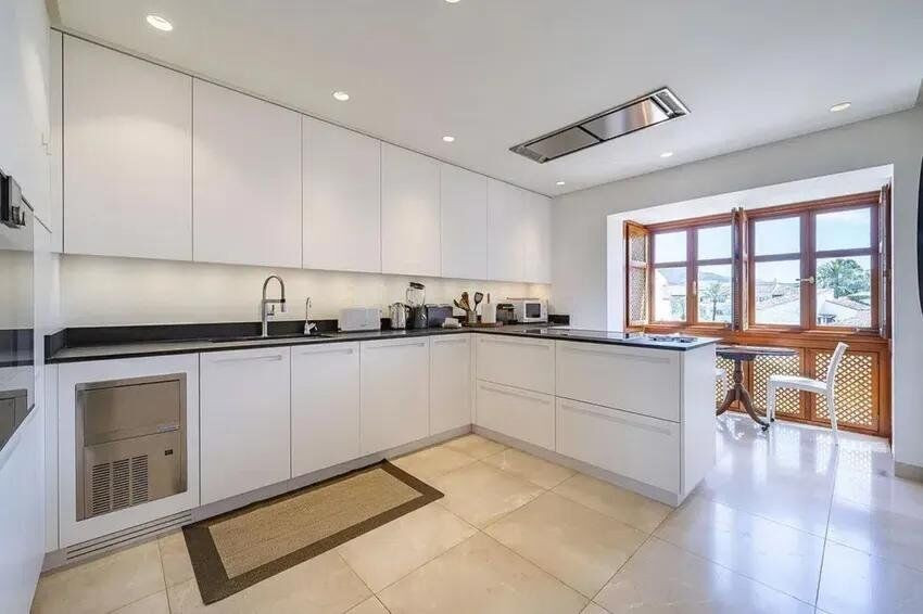 3 Bed Apartment for sale in Marbella Costa Del Sol, Málaga, Spain