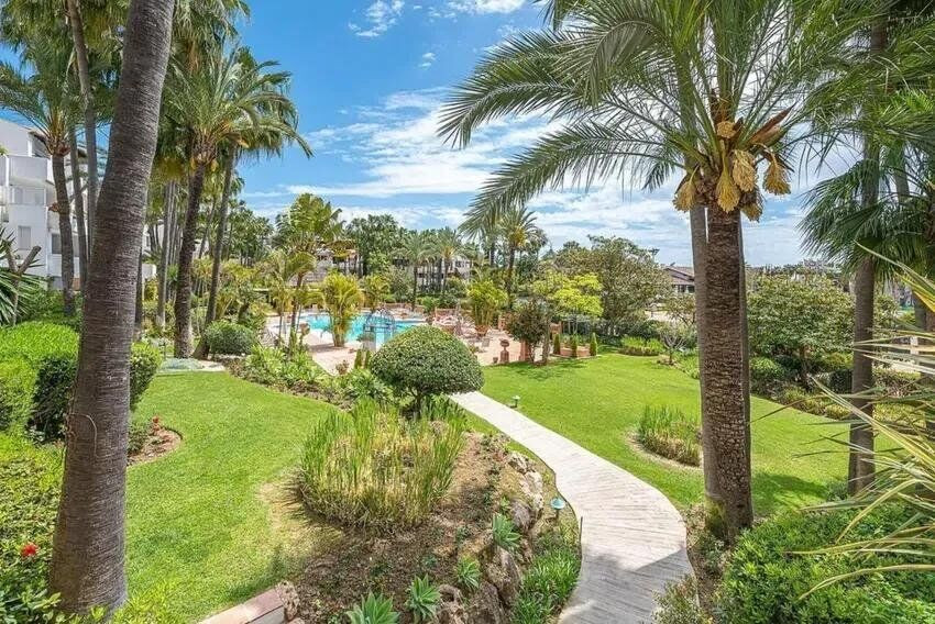 3 Bed Apartment for sale in Marbella Costa Del Sol, Málaga, Spain