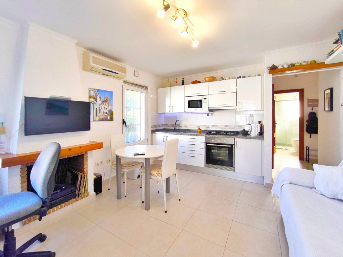1 Bed Apartment for sale in Sella Costa Blanca, Alicante, Spain