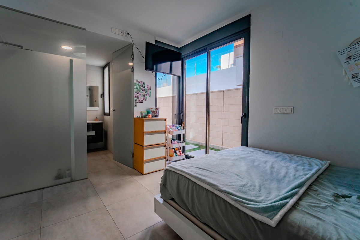 Se vende Pareada de 3 dormitorios en Costa Blanca, Alicante, España