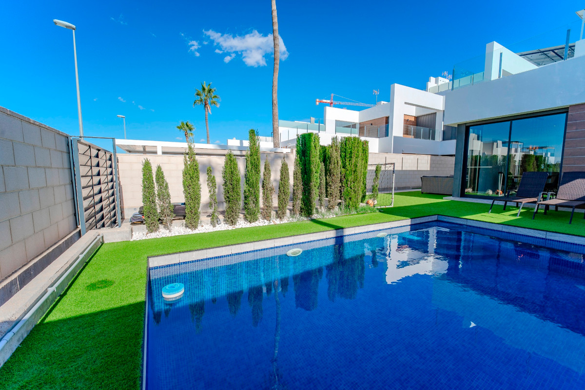 Se vende Pareada de 3 dormitorios en Costa Blanca, Alicante, España