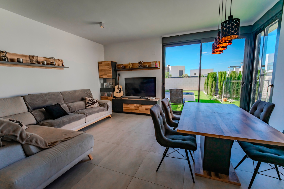 Se vende Pareada de 3 dormitorios en Costa Blanca, Alicante, España