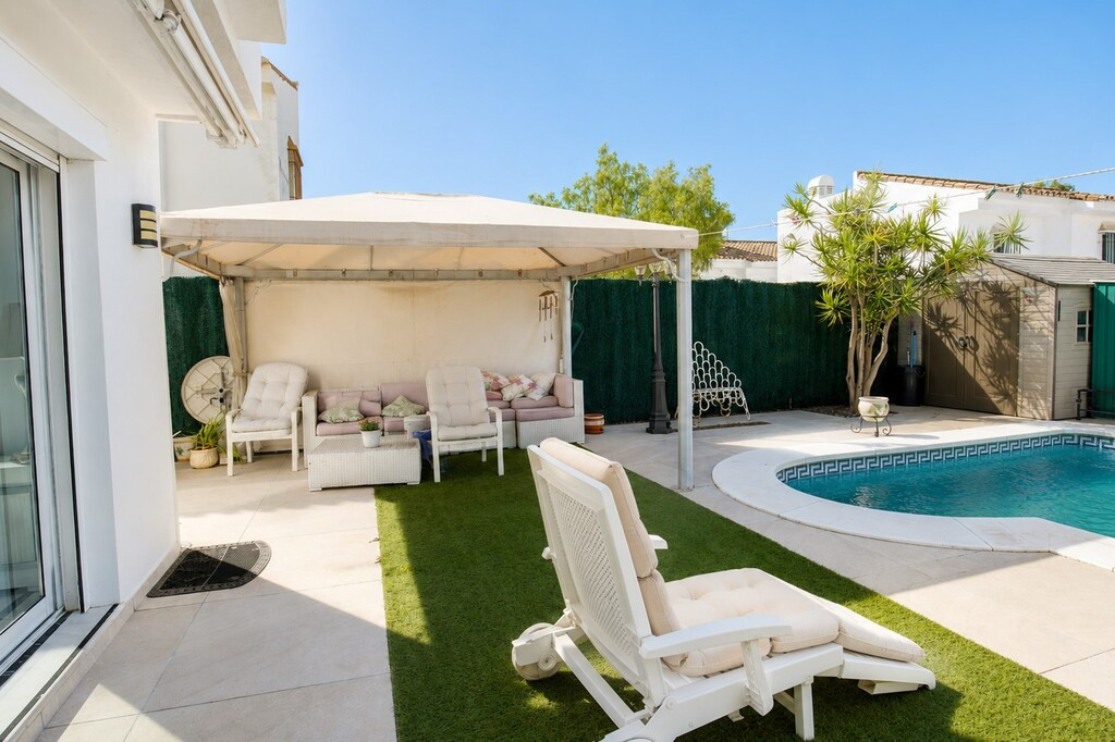 4 Bed Townhouse for sale in Atalaya Costa Del Sol, Málaga, Spain