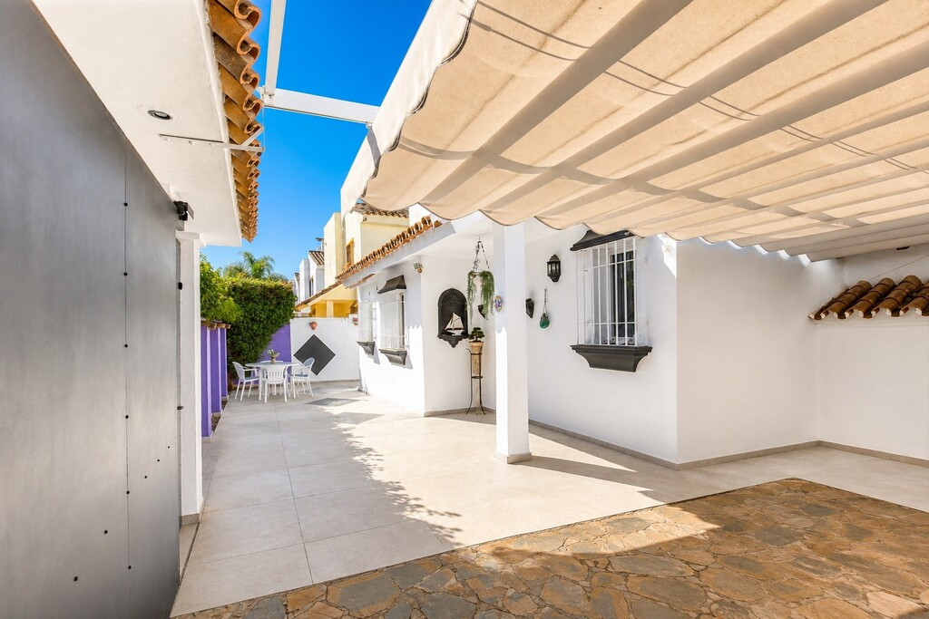 4 Bed Townhouse for sale in Atalaya Costa Del Sol, Málaga, Spain