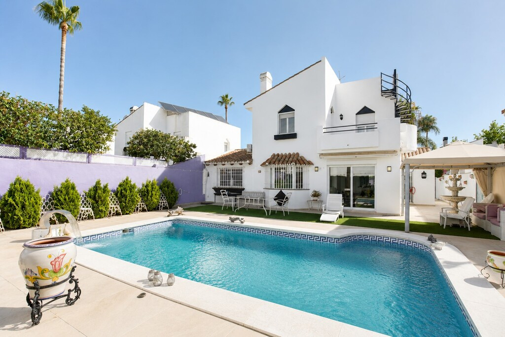4 Bed Townhouse for sale in Atalaya Costa Del Sol, Málaga, Spain