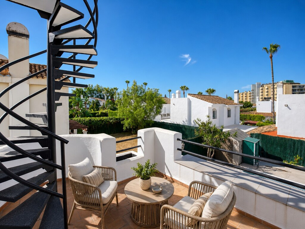 4 Bed Townhouse for sale in Atalaya Costa Del Sol, Málaga, Spain