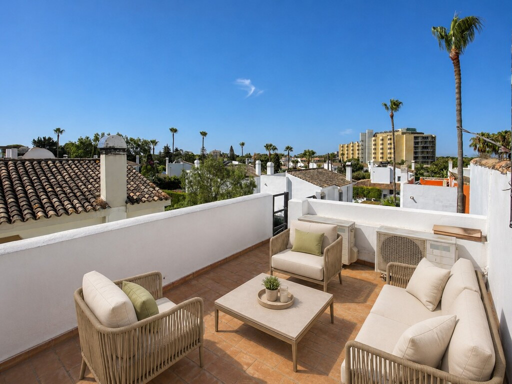 4 Bed Townhouse for sale in Atalaya Costa Del Sol, Málaga, Spain