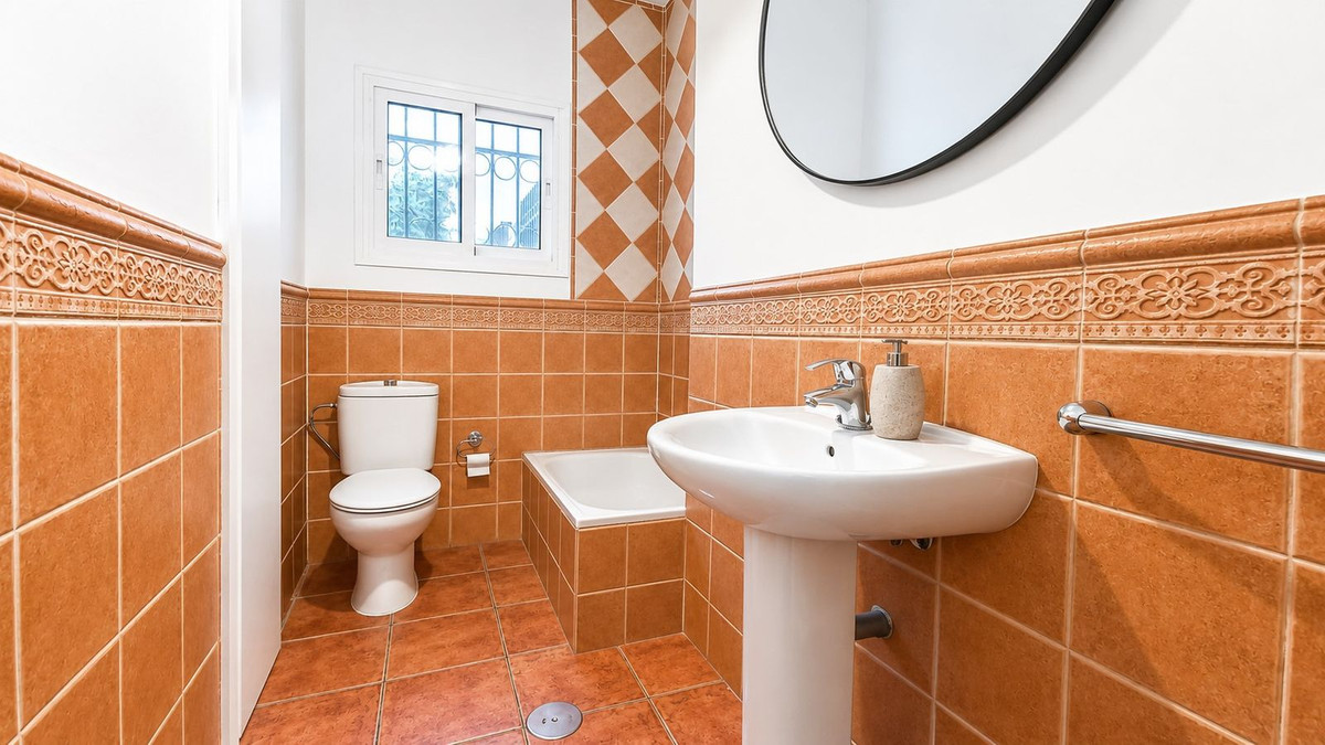 Se vende Villa - Chalet de 4 dormitorios en Costa Del Sol, Málaga, España