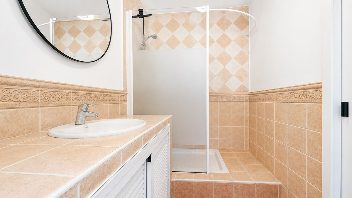 Se vende Villa - Chalet de 4 dormitorios en Costa Del Sol, Málaga, España