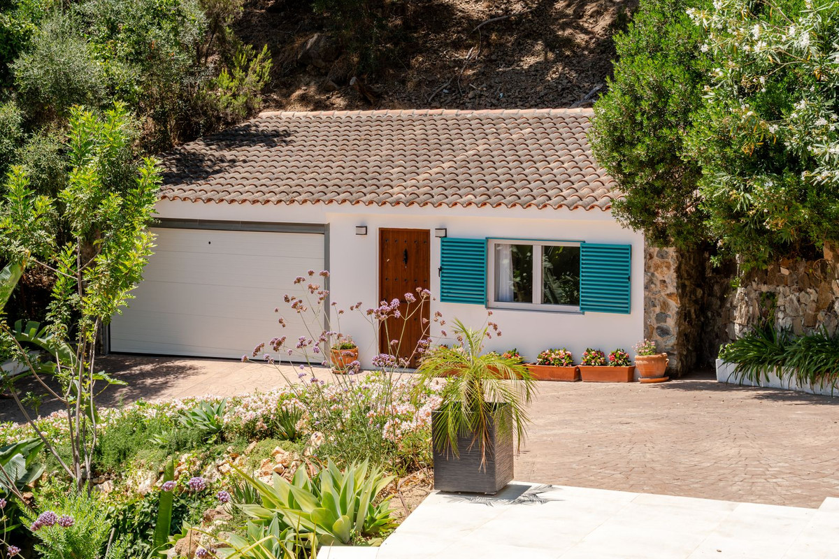 5 Bed Townhouse for sale in El Madroñal Costa Del Sol, Málaga, Spain