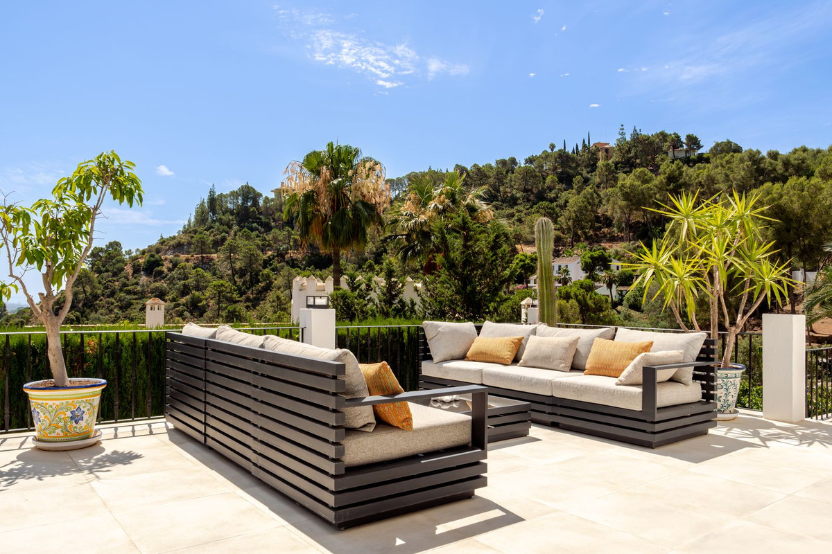 5 Bed Townhouse for sale in El Madroñal Costa Del Sol, Málaga, Spain