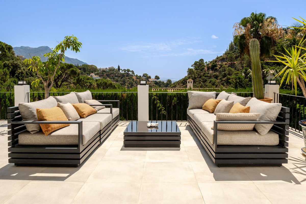 5 Bed Townhouse for sale in El Madroñal Costa Del Sol, Málaga, Spain