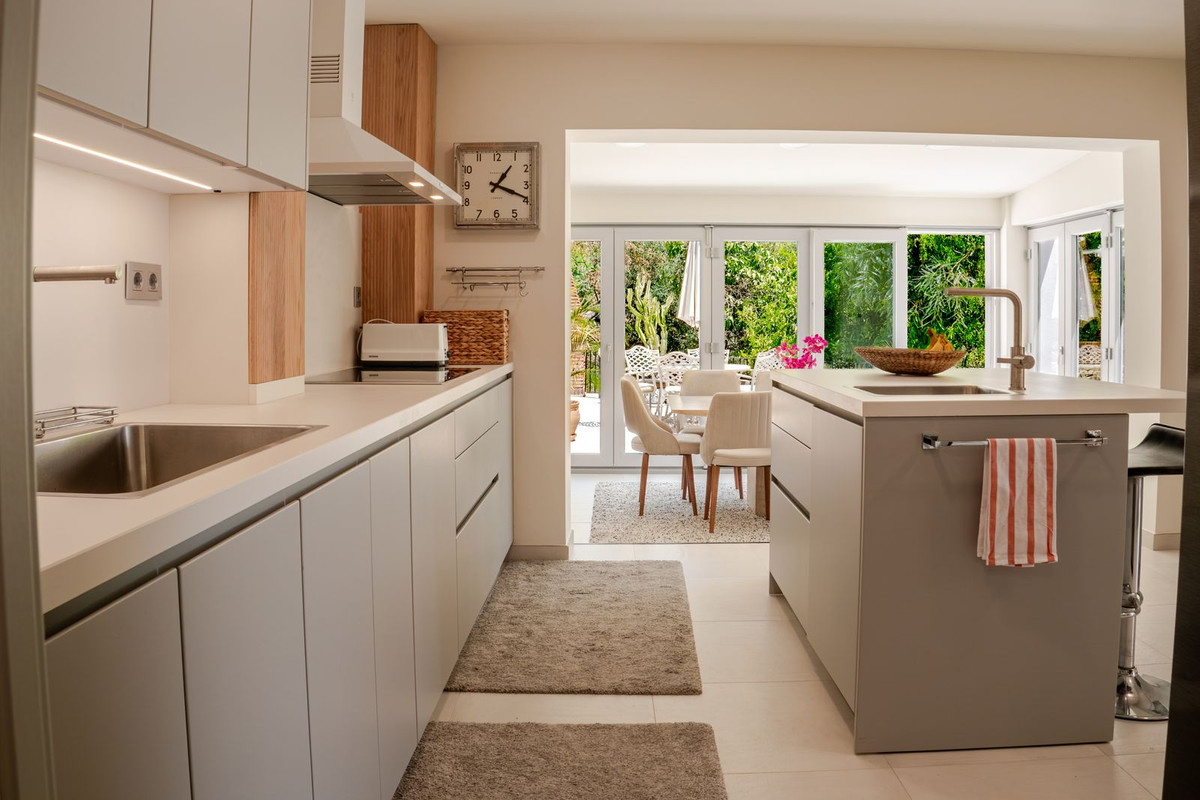 5 Bed Townhouse for sale in El Madroñal Costa Del Sol, Málaga, Spain