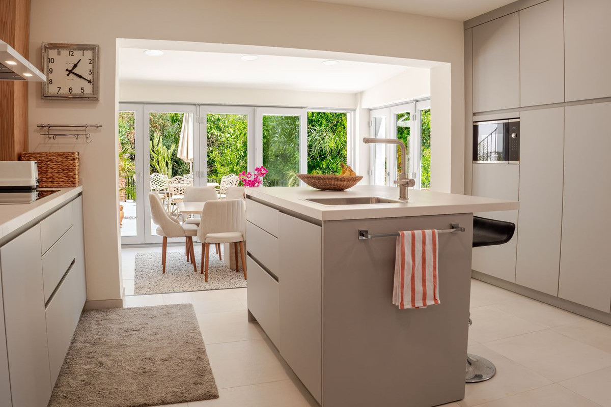 5 Bed Townhouse for sale in El Madroñal Costa Del Sol, Málaga, Spain