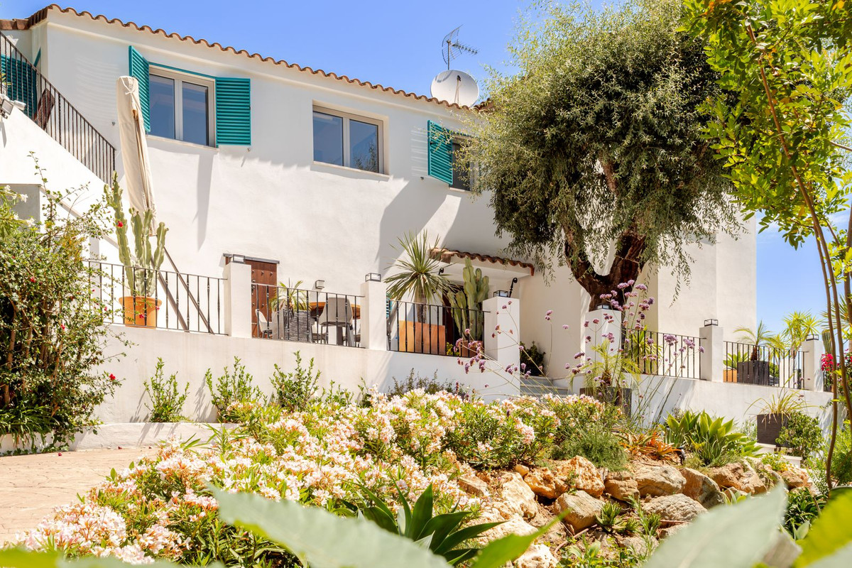 5 Bed Townhouse for sale in El Madroñal Costa Del Sol, Málaga, Spain