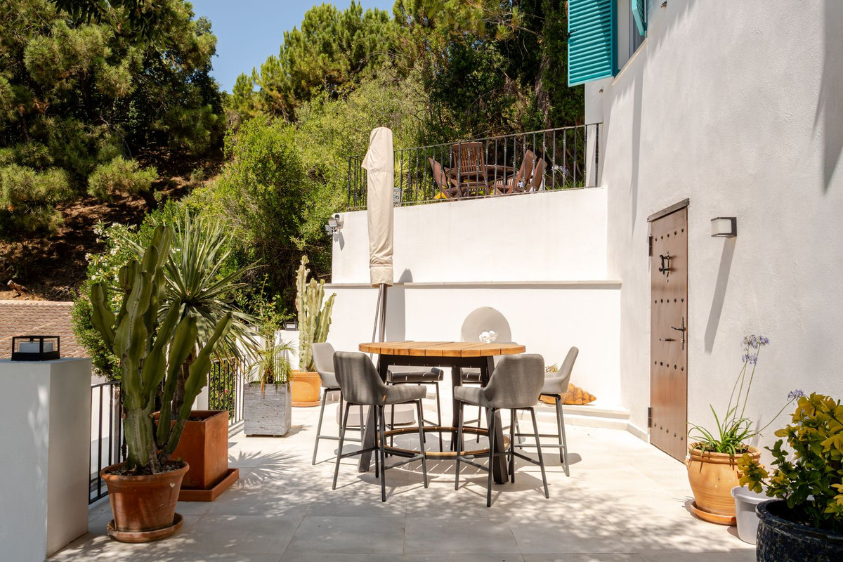 5 Bed Townhouse for sale in El Madroñal Costa Del Sol, Málaga, Spain