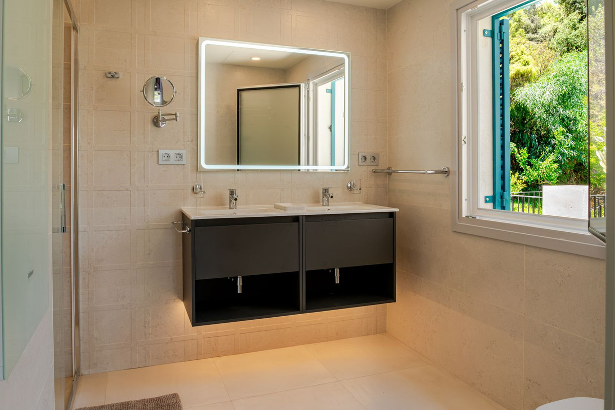 5 Bed Townhouse for sale in El Madroñal Costa Del Sol, Málaga, Spain