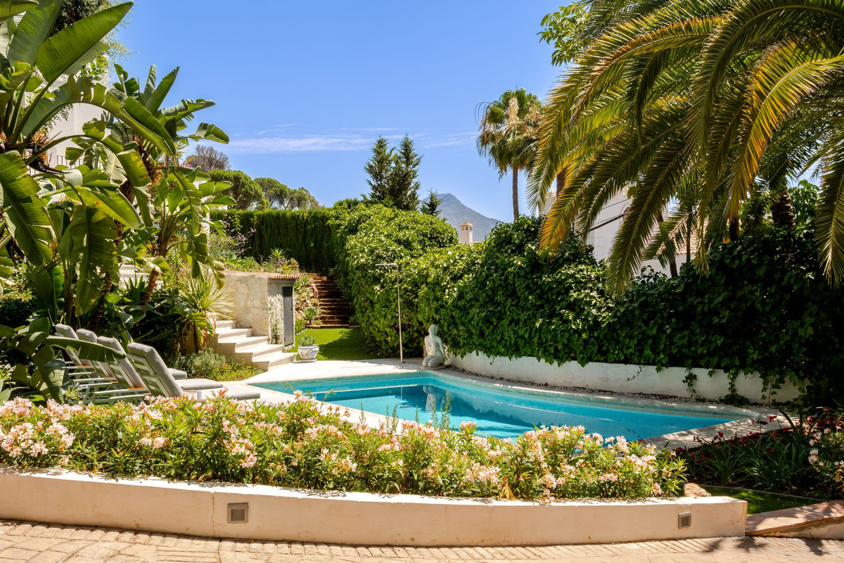 5 Bed Townhouse for sale in El Madroñal Costa Del Sol, Málaga, Spain