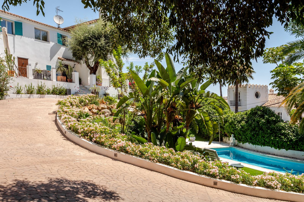 5 Bed Townhouse for sale in El Madroñal Costa Del Sol, Málaga, Spain