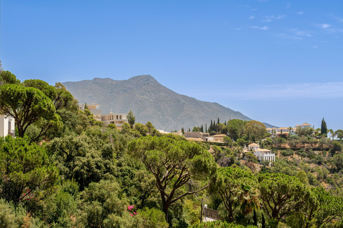 5 Bed Townhouse for sale in El Madroñal Costa Del Sol, Málaga, Spain