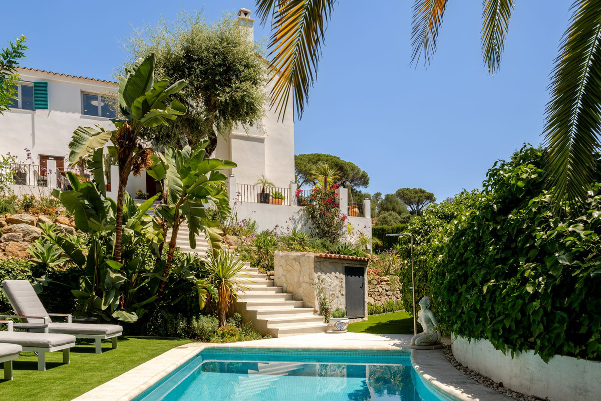 5 Bed Townhouse for sale in El Madroñal Costa Del Sol, Málaga, Spain