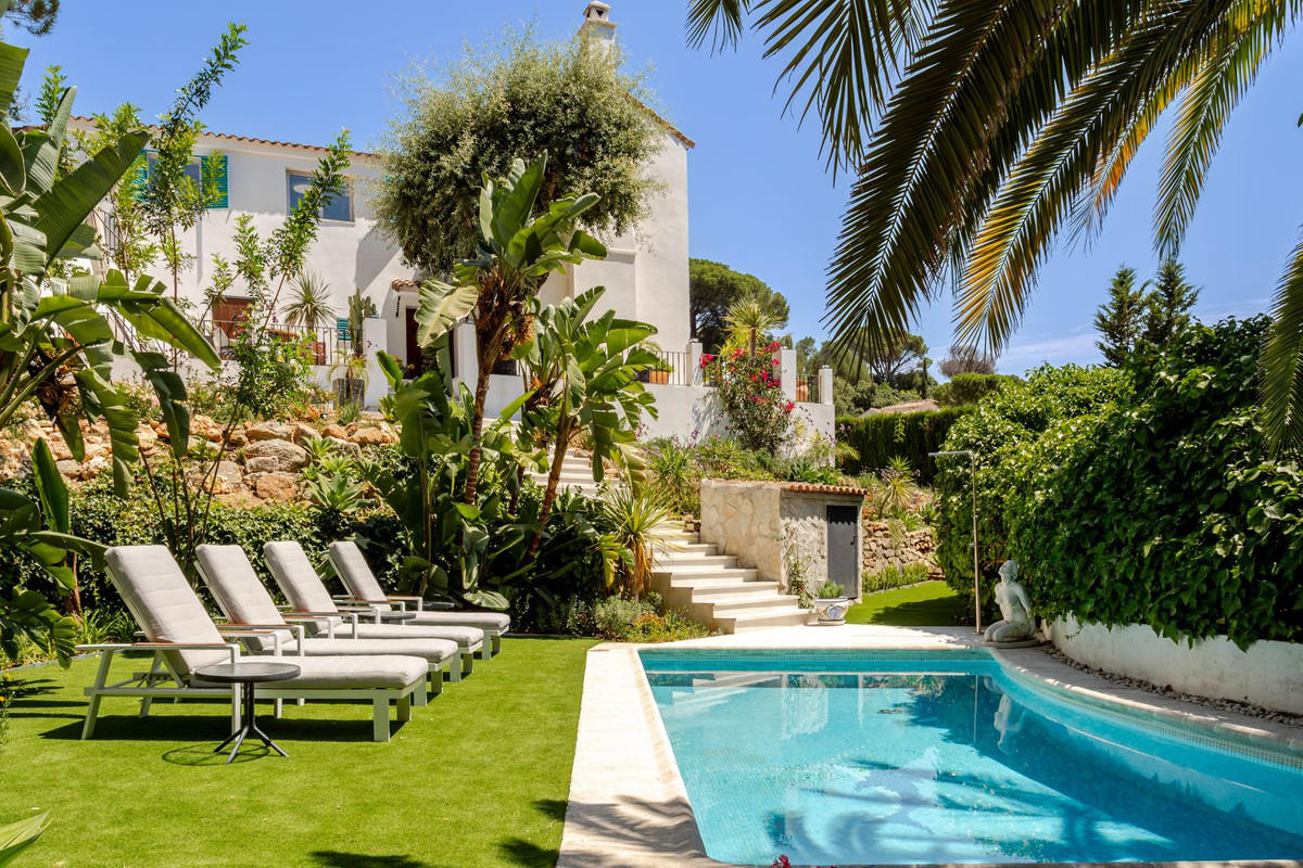 5 Bed Townhouse for sale in El Madroñal Costa Del Sol, Málaga, Spain