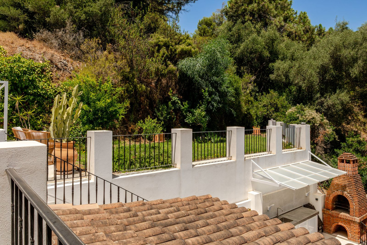 5 Bed Townhouse for sale in El Madroñal Costa Del Sol, Málaga, Spain