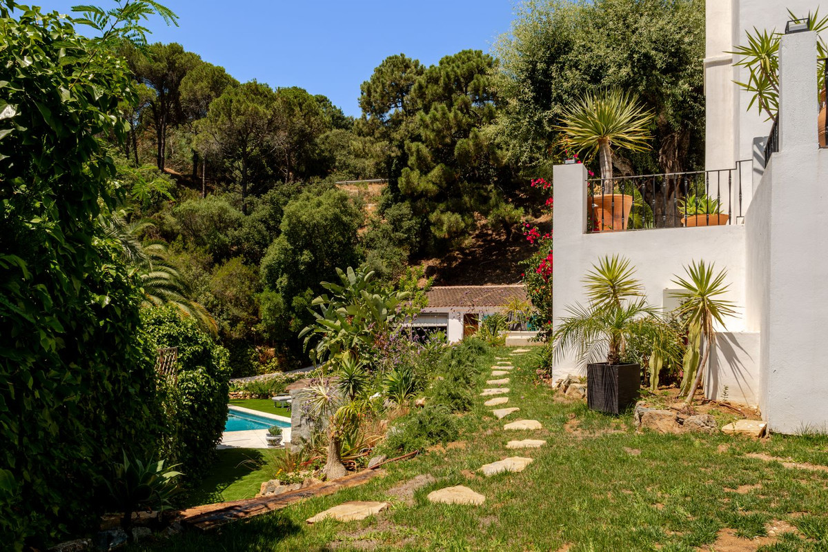 5 Bed Townhouse for sale in El Madroñal Costa Del Sol, Málaga, Spain