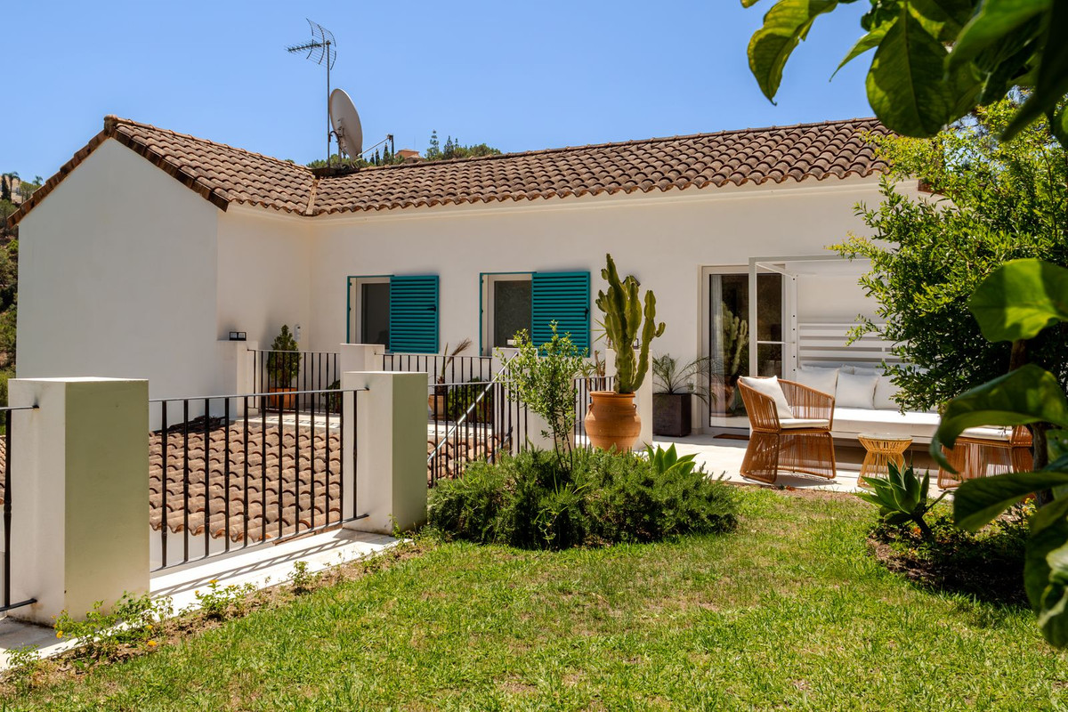 5 Bed Townhouse for sale in El Madroñal Costa Del Sol, Málaga, Spain