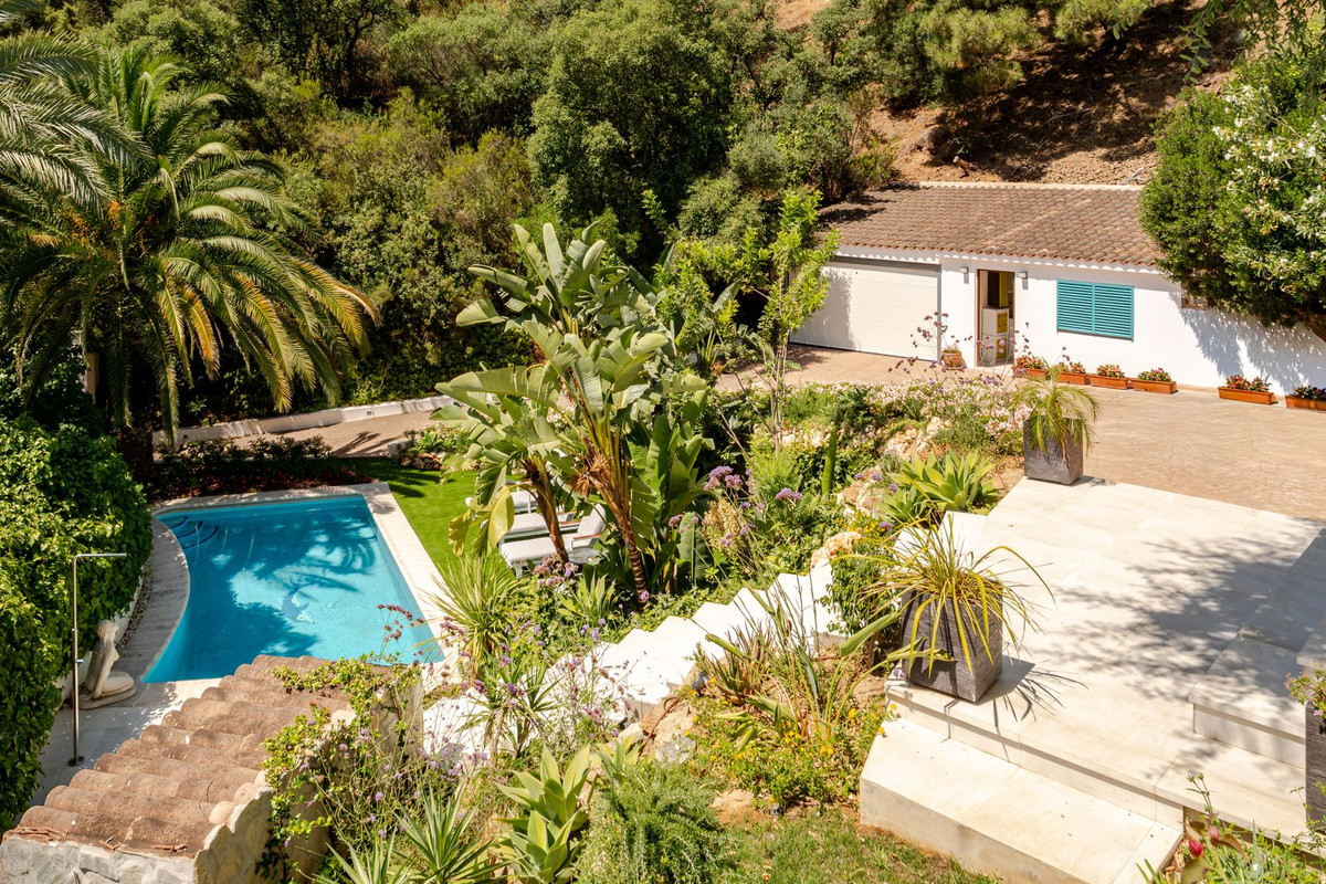 5 Bed Townhouse for sale in El Madroñal Costa Del Sol, Málaga, Spain