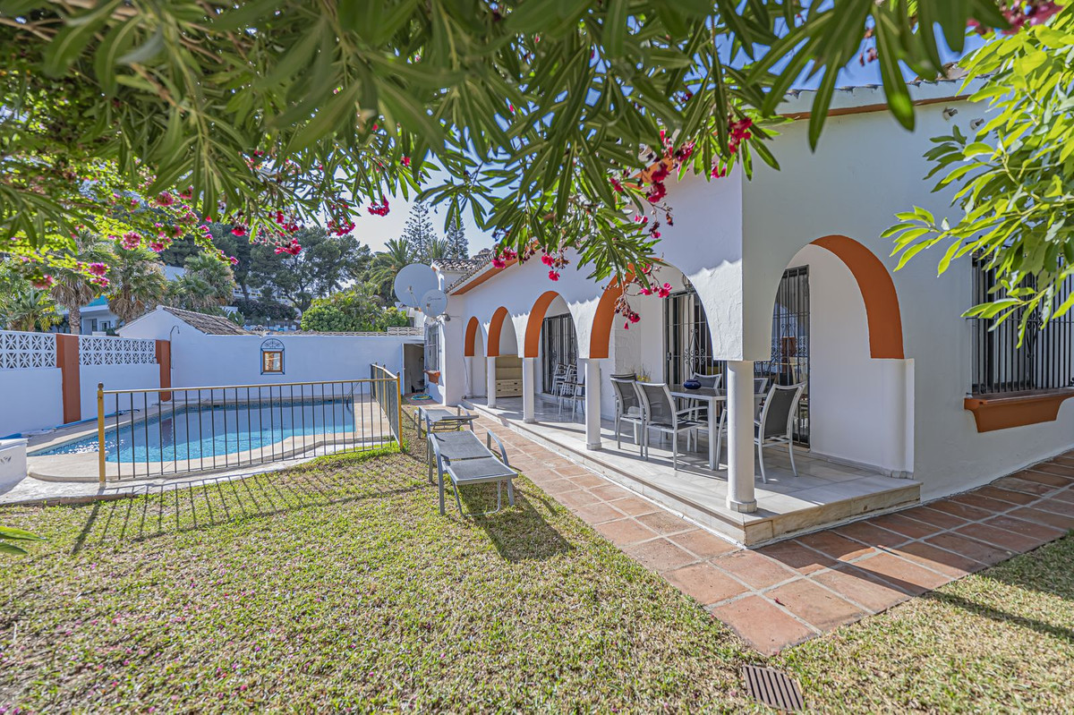4 Bed Townhouse for sale in Nueva Andalucía Costa Del Sol, Málaga, Spain