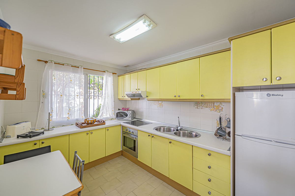 4 Bed Townhouse for sale in Nueva Andalucía Costa Del Sol, Málaga, Spain
