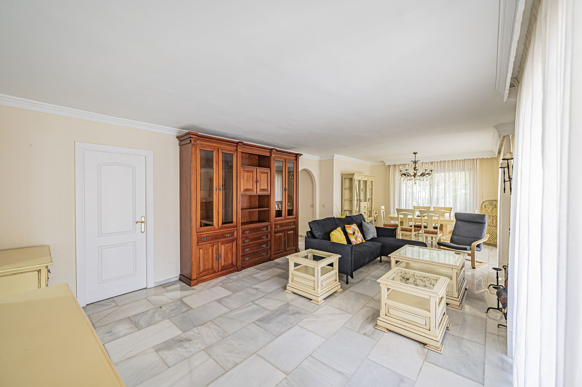 4 Bed Townhouse for sale in Nueva Andalucía Costa Del Sol, Málaga, Spain