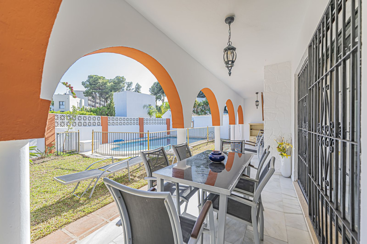 4 Bed Townhouse for sale in Nueva Andalucía Costa Del Sol, Málaga, Spain