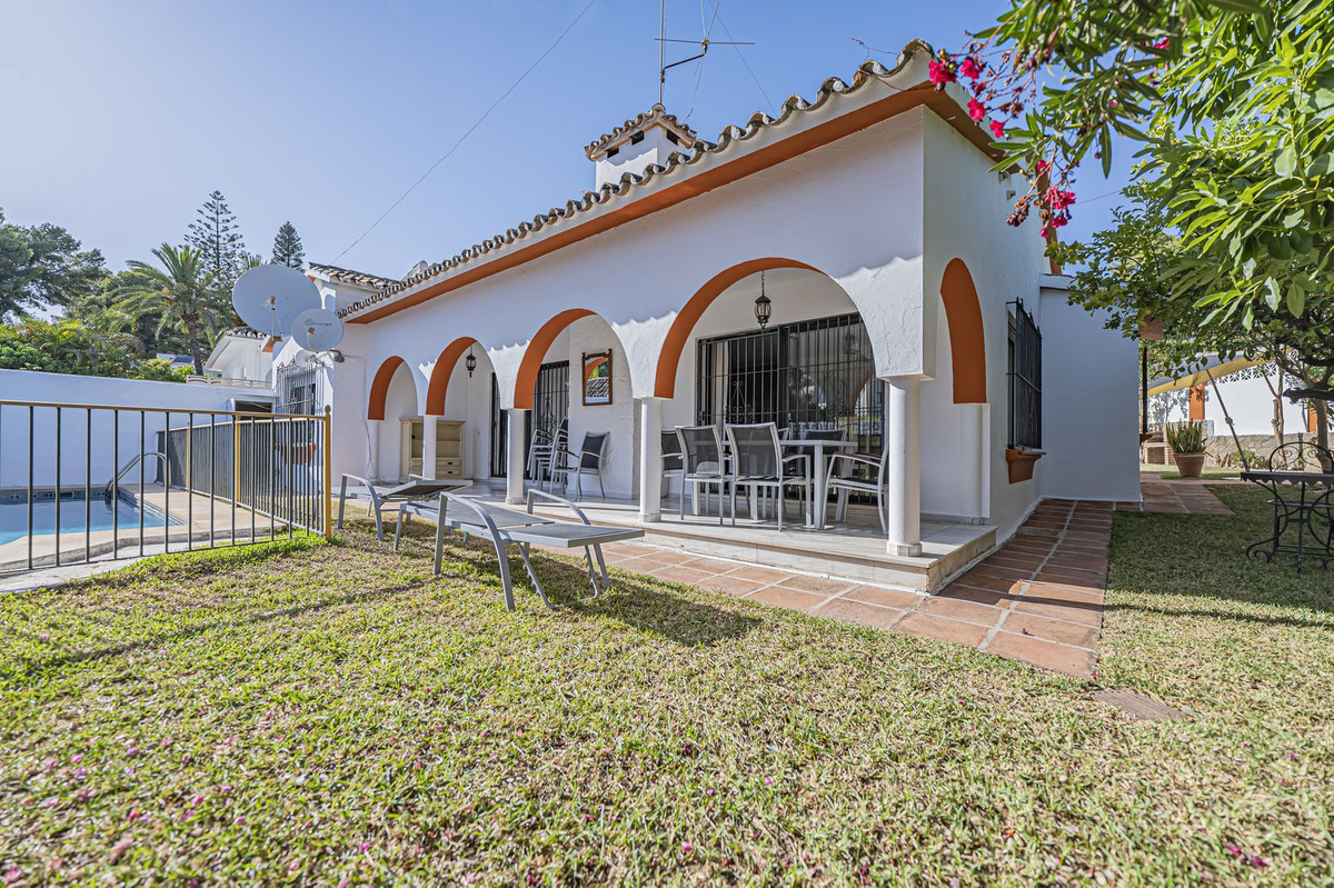 4 Bed Townhouse for sale in Nueva Andalucía Costa Del Sol, Málaga, Spain