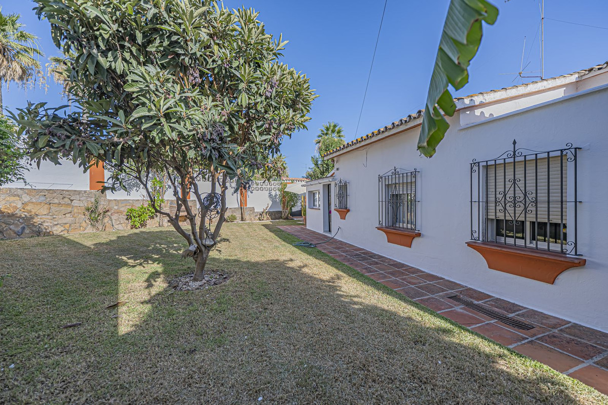 4 Bed Townhouse for sale in Nueva Andalucía Costa Del Sol, Málaga, Spain