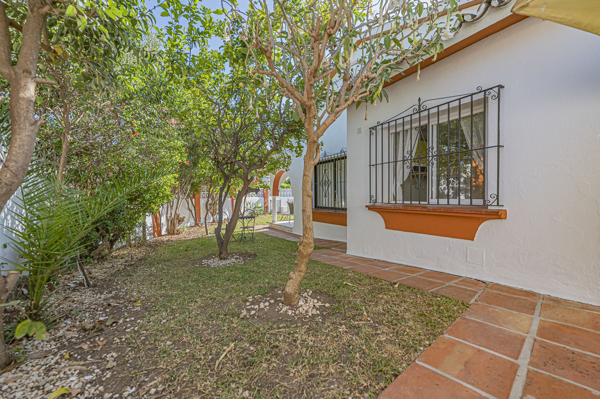 4 Bed Townhouse for sale in Nueva Andalucía Costa Del Sol, Málaga, Spain