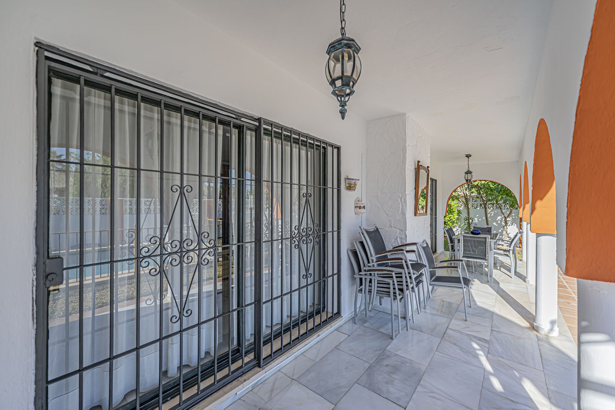 4 Bed Townhouse for sale in Nueva Andalucía Costa Del Sol, Málaga, Spain