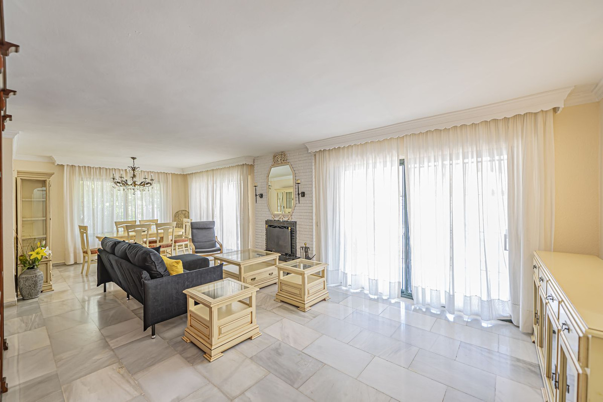 4 Bed Townhouse for sale in Nueva Andalucía Costa Del Sol, Málaga, Spain