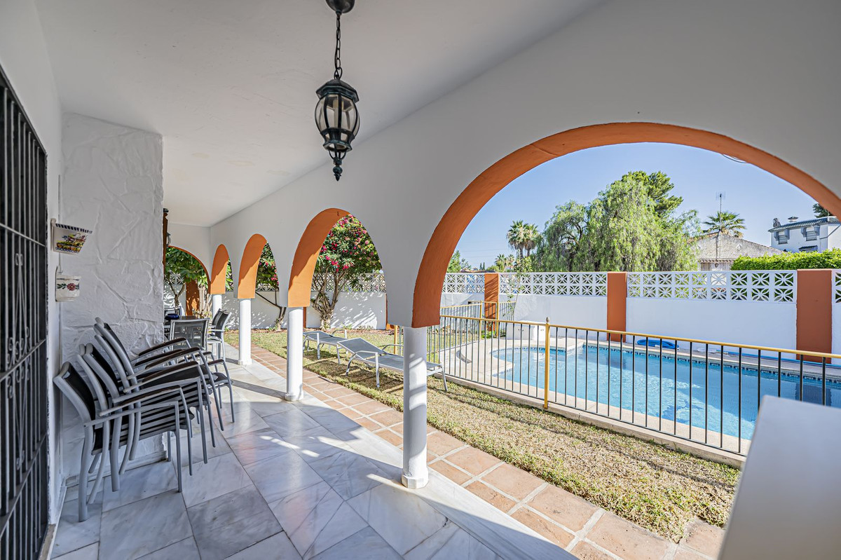 4 Bed Townhouse for sale in Nueva Andalucía Costa Del Sol, Málaga, Spain
