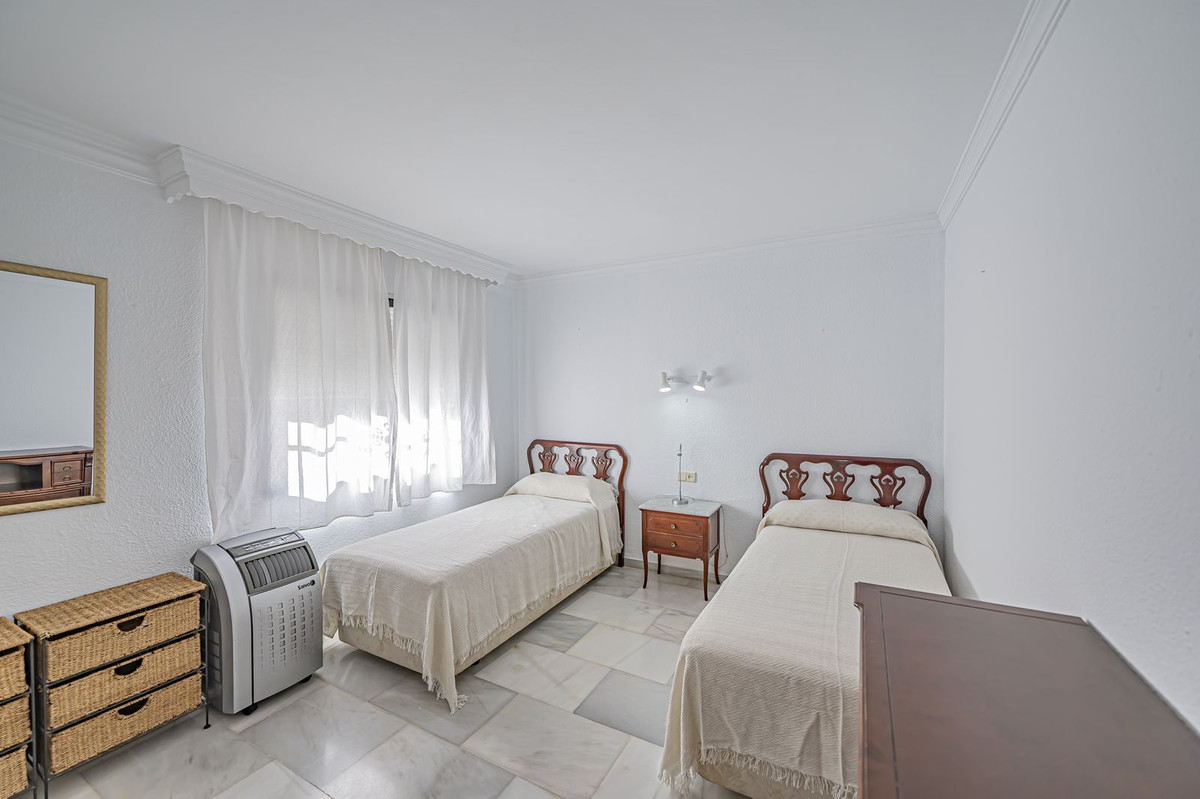 4 Bed Townhouse for sale in Nueva Andalucía Costa Del Sol, Málaga, Spain
