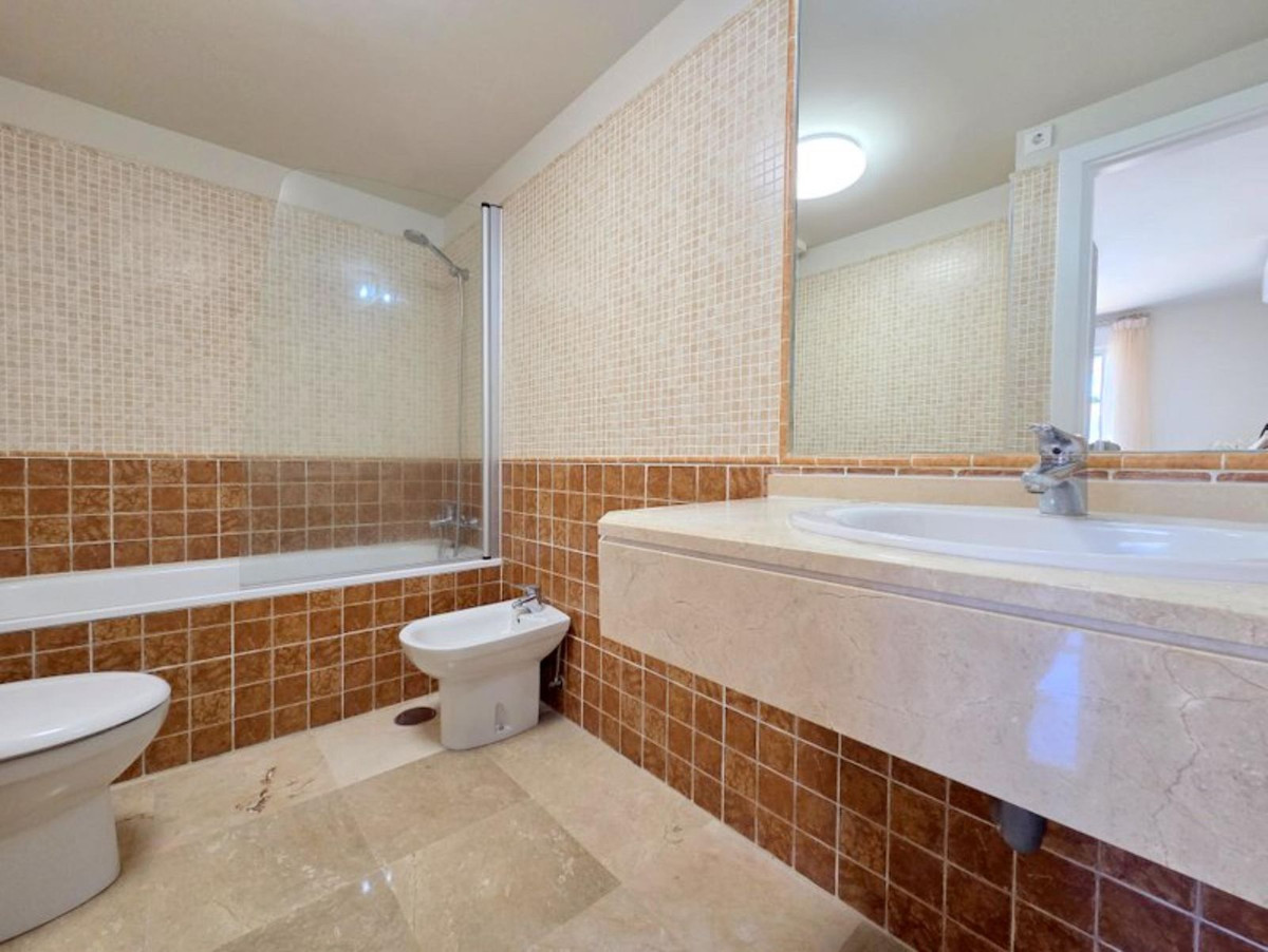 3 Bed Apartment for sale in La Duquesa Costa Del Sol, Málaga, Spain