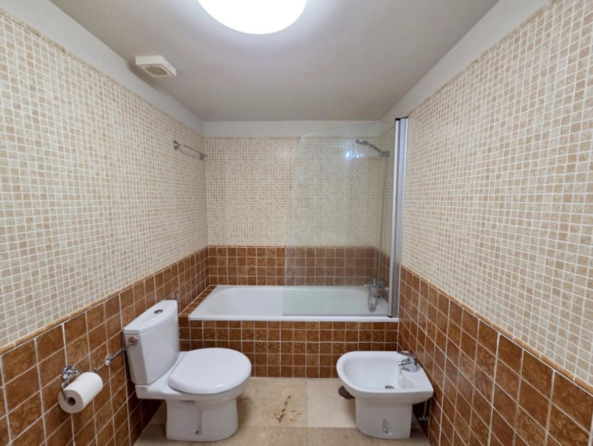 3 Bed Apartment for sale in La Duquesa Costa Del Sol, Málaga, Spain