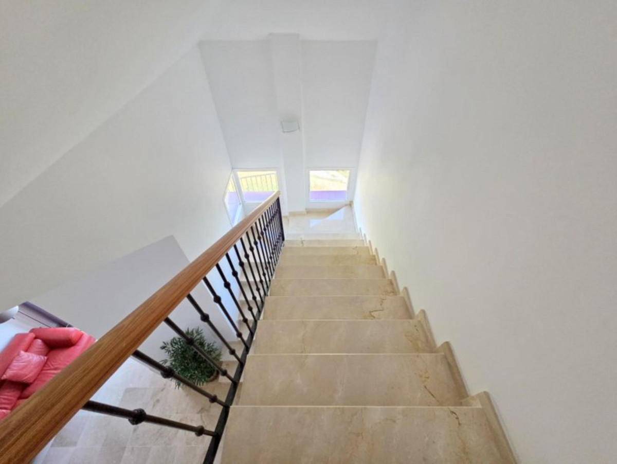 3 Bed Apartment for sale in La Duquesa Costa Del Sol, Málaga, Spain