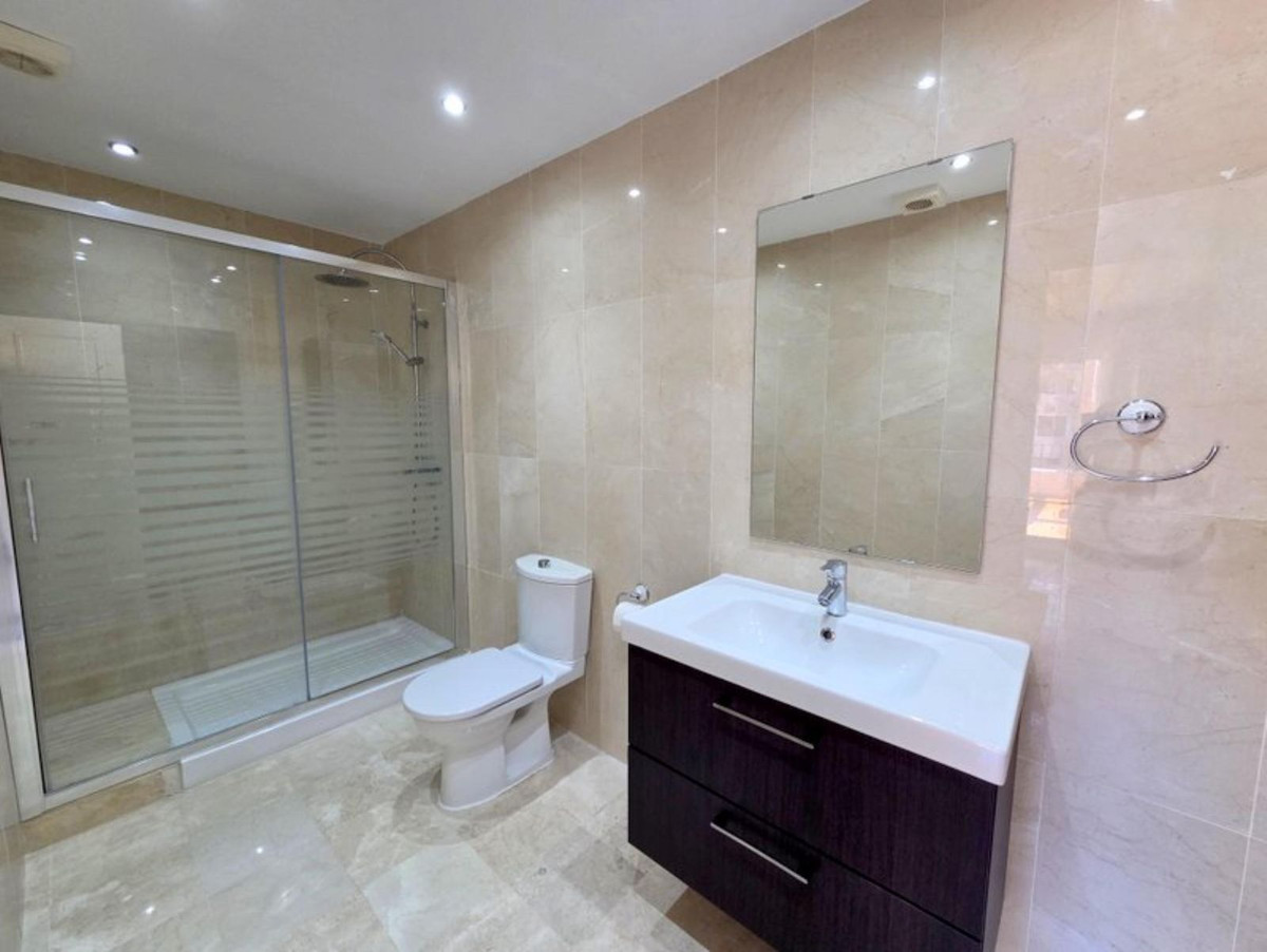 3 Bed Apartment for sale in La Duquesa Costa Del Sol, Málaga, Spain