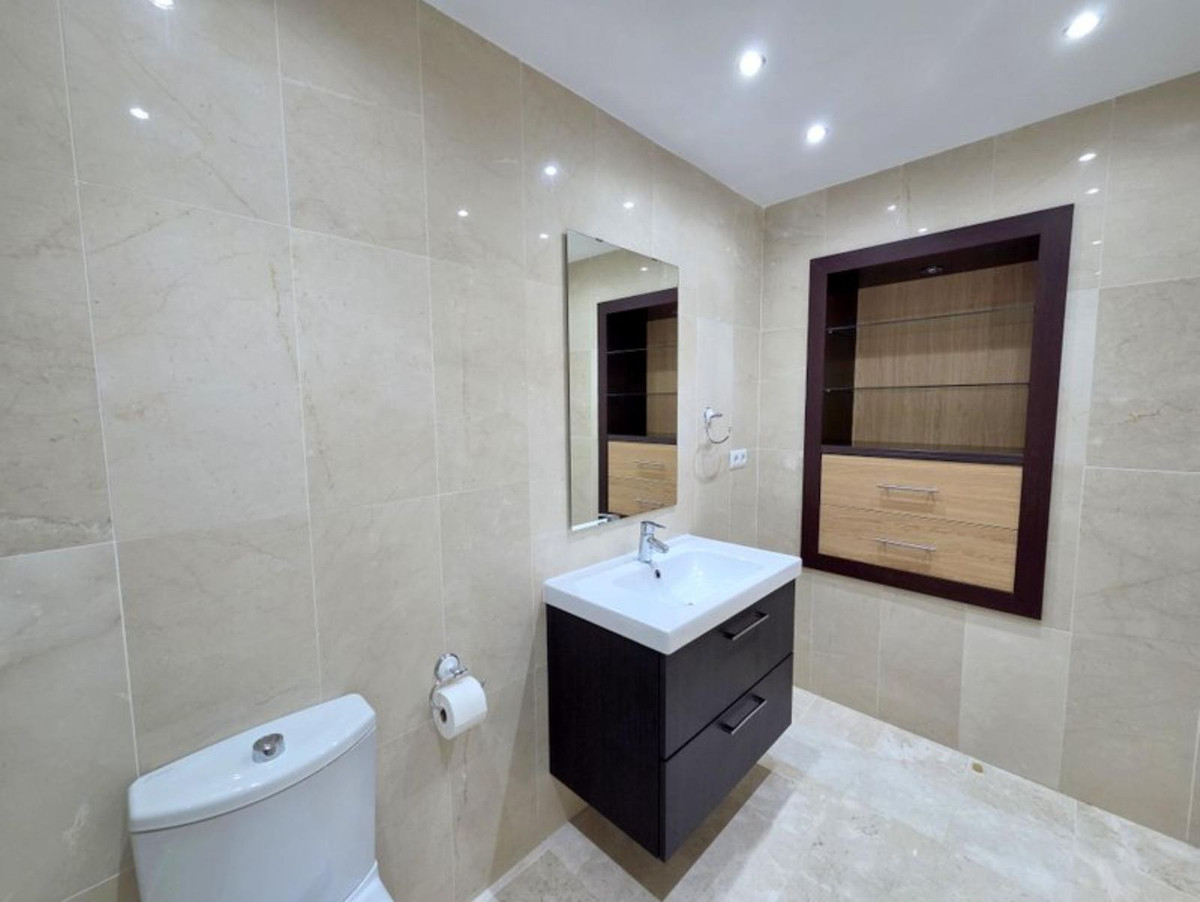 3 Bed Apartment for sale in La Duquesa Costa Del Sol, Málaga, Spain