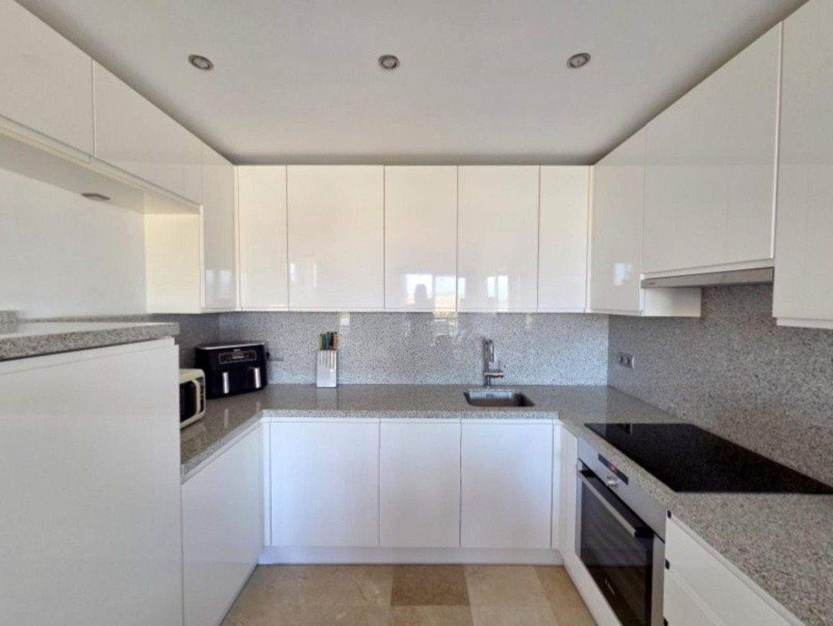 3 Bed Apartment for sale in La Duquesa Costa Del Sol, Málaga, Spain