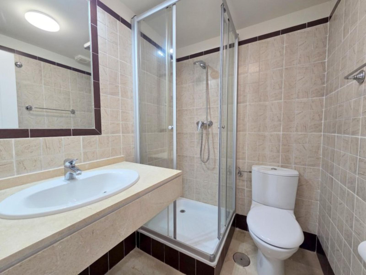 3 Bed Apartment for sale in La Duquesa Costa Del Sol, Málaga, Spain